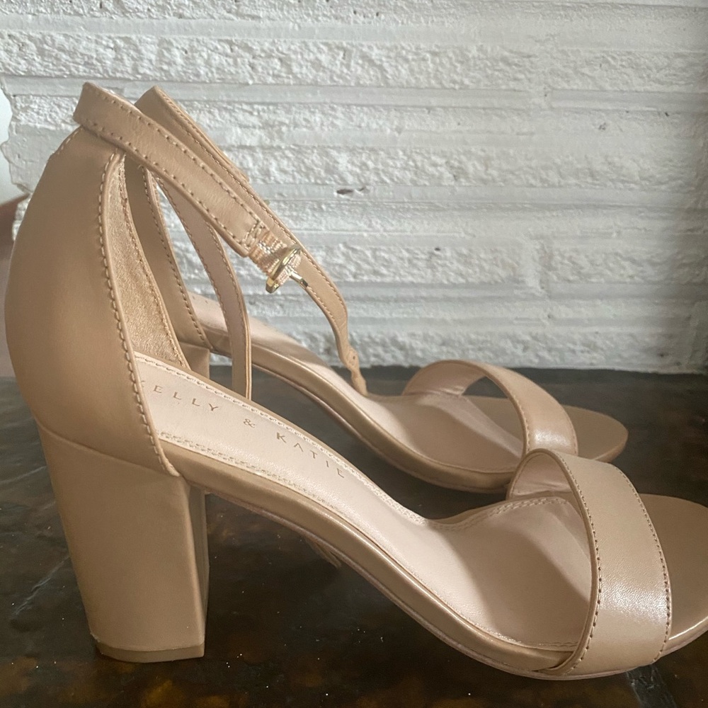 Hailee Sandal